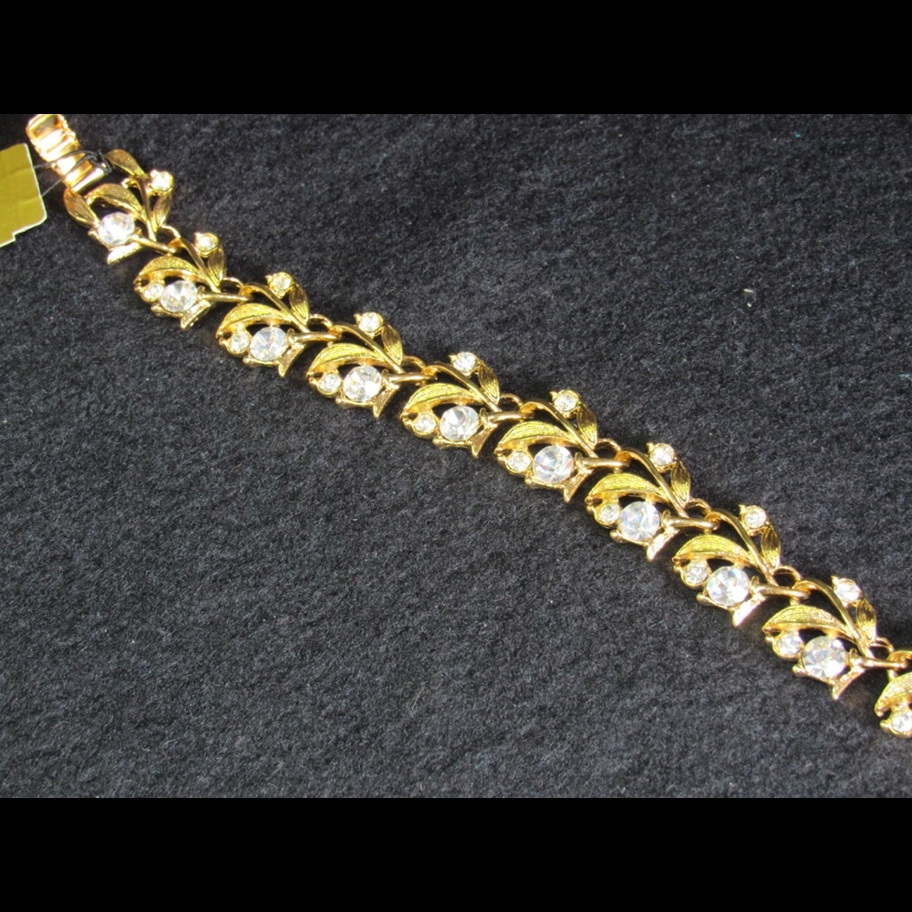 NWT gold tone leaves Napier bracelet